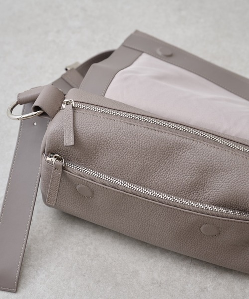 BEARDSLEY（ビアズリー）の「レザーボディバッグ（ショルダーバッグ