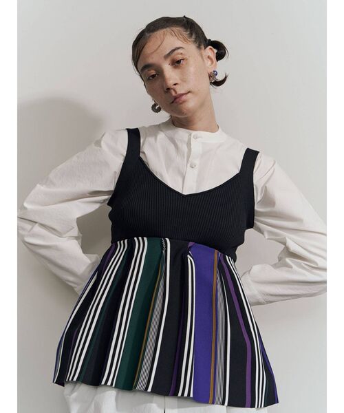UN3D.（アンスリード）の「マルチストライプニットビスチェ