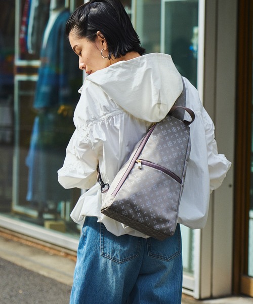 russet（ラシット）の「《トラベルシリーズ・軽量》ナイロンボディ