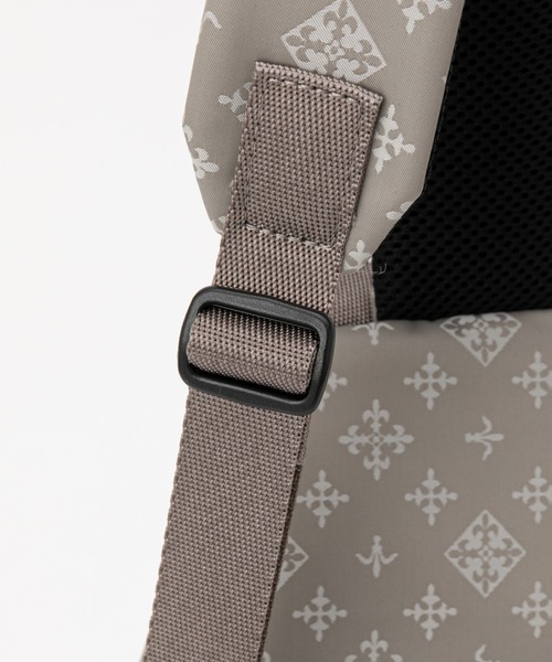 russet（ラシット）の「《トラベルシリーズ・軽量》ナイロンボディ