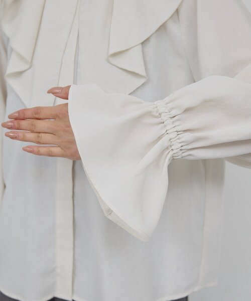 GALLARDAGALANTE（ガリャルダガランテ）の「ラッフルカラーブラウス