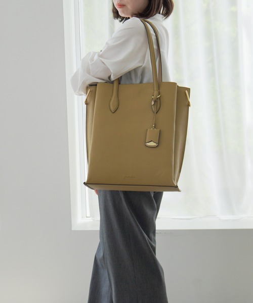 Jewelna Rose（ジュエルナローズ）の「ファニング トートバッグ A4