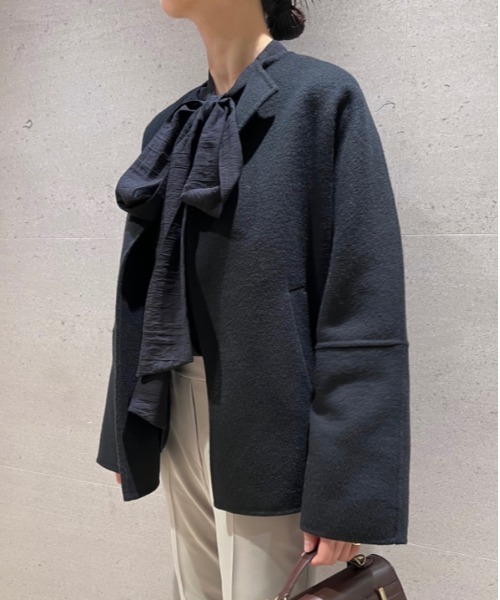 Mila Owen（ミラオーウェン）の「ノーカラーリバーショートコート