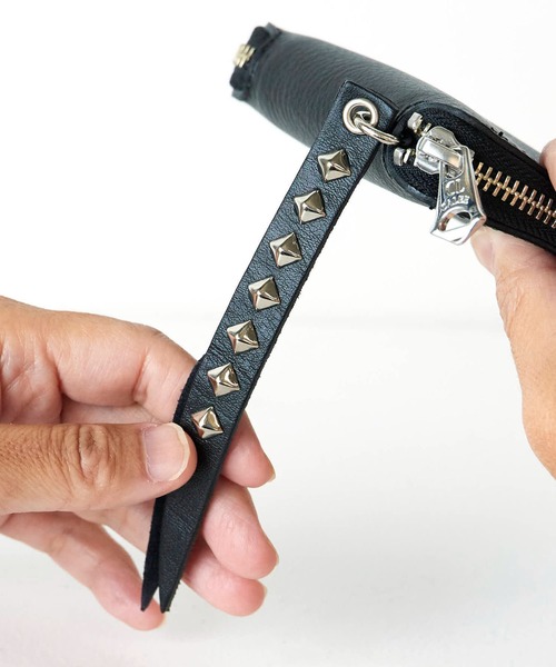 CALEE/キャリー PLANE LEATHER ZIP MULTI WALLET スタッズストラップ