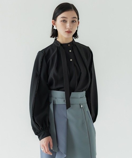 UNITED TOKYO（ユナイテッドトウキョウ）の「タックボリュームブラウス