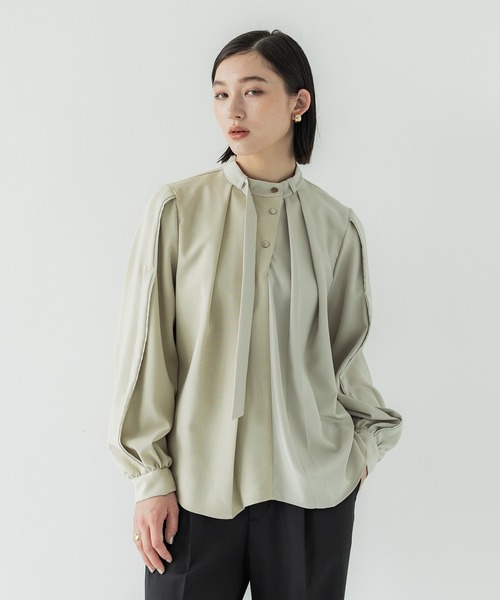 UNITED TOKYO（ユナイテッドトウキョウ）の「タックボリュームブラウス