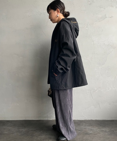 FRED PERRY/フレッドペリー] 別注 フード刺繍 ナイロンシェル