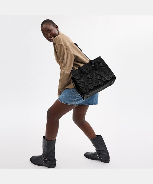 COACH（コーチ）の「ローグ バッグ・ティー ローズ（ショルダーバッグ