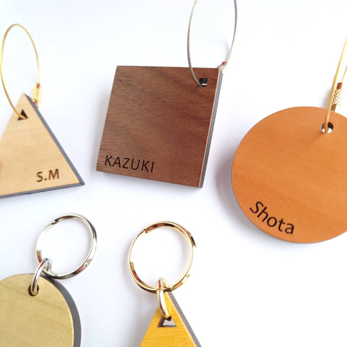 木の色を楽しむキーホルダー】 キーホルダー 木製 木 名前入り 名入れ