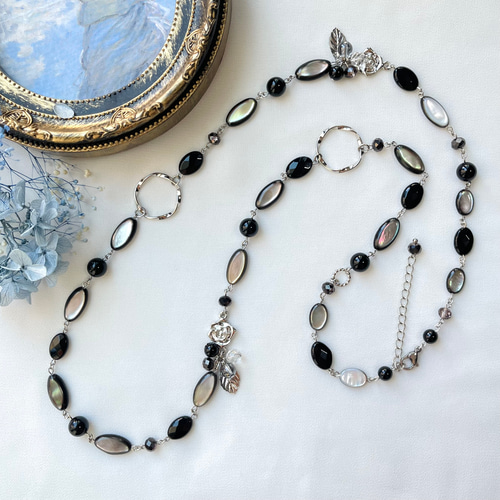 黒蝶貝とオニキスの天然石ロングネックレス ネックレス・ペンダント