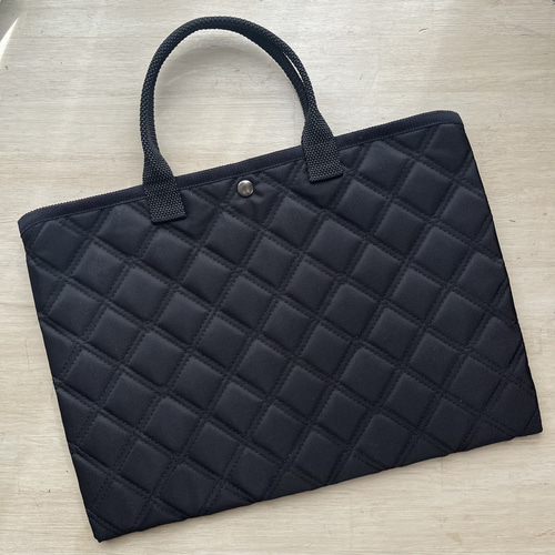 シンプル！軽い！ナイロンキルティングのパソコンケース タブレット