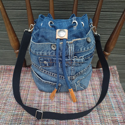 1点のみ！デニムリメイク コインコンチョつき 巾着型ショルダーバッグ