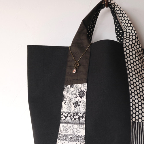 パッチワーク 持ち手のトートバッグ モノトーン トートバッグ