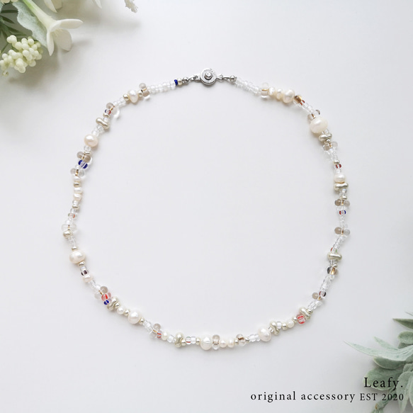 クリアなガラスビーズと淡水パールのビーズネックレス ビーズ