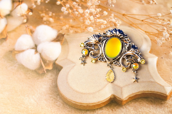 チェコヴィンテージ フロストガラスのアンティークブローチ ヴィ