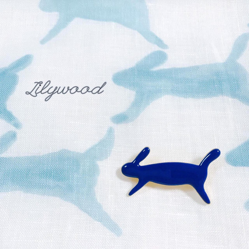 ミナペルホネン風 ブローチ うさぎ mina perhonen 北欧デザイン ブルー