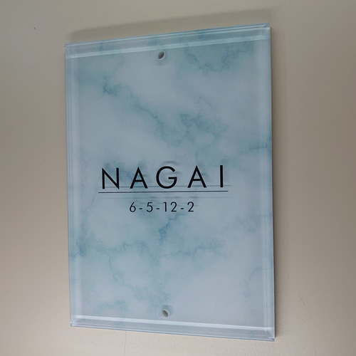 ホワイトマーブル背景のアクリル表札【屋外対応】＊透明4辺45度斜め