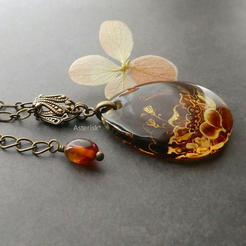 天然琥珀＞ブルーアンバー 蓮の花 インタリオ Amber Intaglio