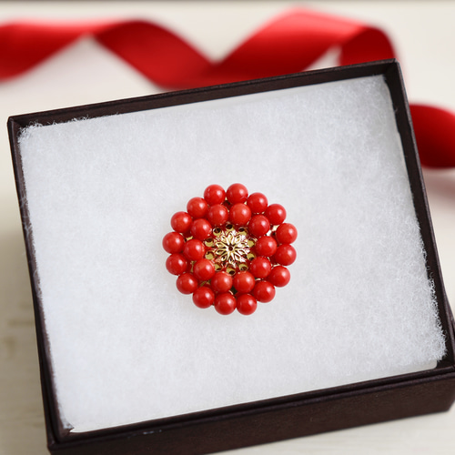 ブローチ ・大 】赤珊瑚 アンティークレトロなお花 ／赤 還暦祝いや母