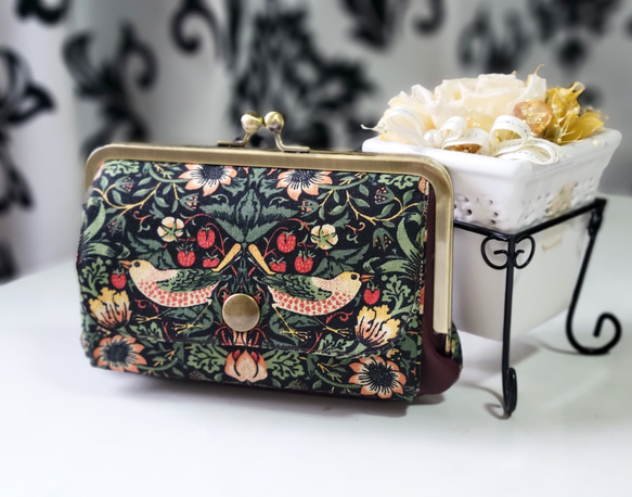 フタ付きポケットのガバッと開くお財布(ウィリアム・モリス) がま口