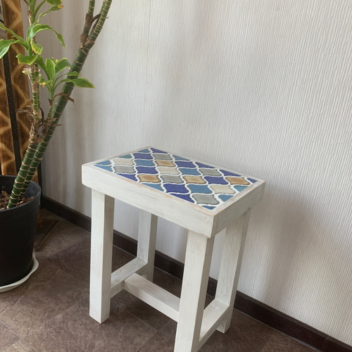 レトロなかわいさが魅力のランタンタイル サイドテーブル ブルー系02