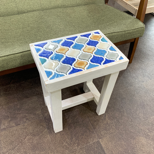 レトロなかわいさが魅力のランタンタイル サイドテーブル ブルー系02