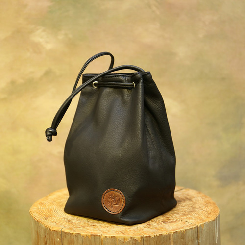 巾着 国産鹿革 ディアスキン ショルダーポーチ 様々なシチュエーション