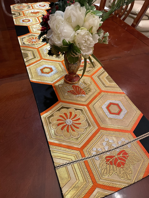 豪華刺繍 正絹テーブルランナー 帯リメイク お正月 プレゼント 188