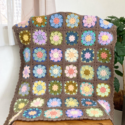 送料込〉モチーフ編みのブランケット 花モチーフ 手編みのブランケット