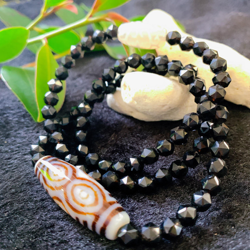 絶大な人気☆白龍眼天珠☆白玉髄☆水蓮花天珠☆キラキラ☆カット