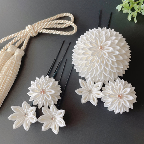 白無垢の花嫁さまへ｜正絹つまみ細工の白い髪飾りセット＊上品で凛と