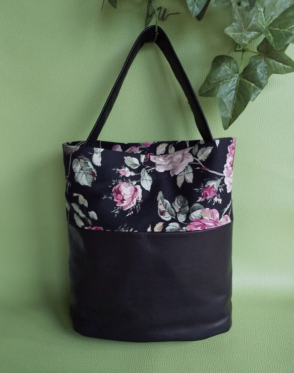 2WAYトートバッグ 華やかな薔薇の生地と手触りの良い皮革のコンビ