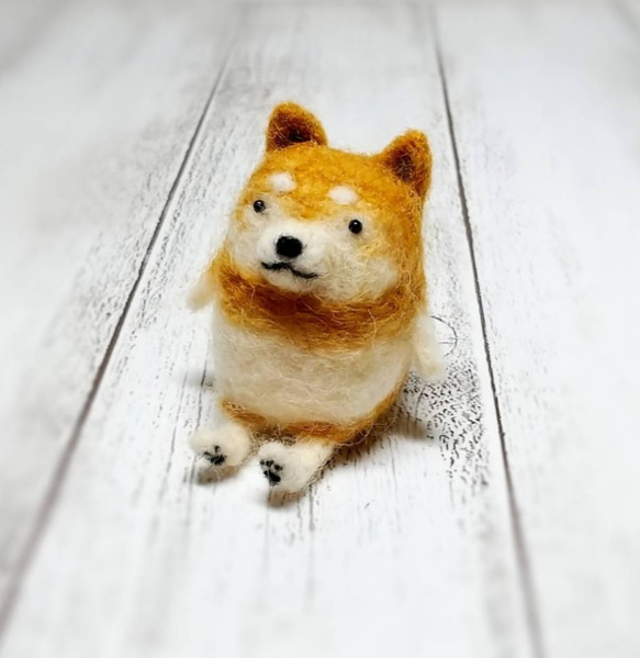 受注制作】おすわりゆる柴犬 羊毛フェルト 犬 羊毛フェルト okayu 通販