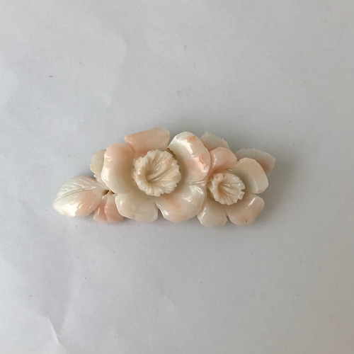 ヴィンテージブローチ 白珊瑚 薔薇 立体彫刻 アールヌーボー D71