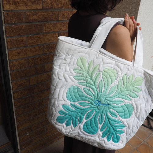 ハワイアンキルト パンの木の大きめトートバック白ブルーB トート