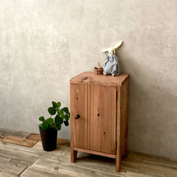 チェスト 扉 ソファーサイドテーブル かわいい 四つ脚 木製