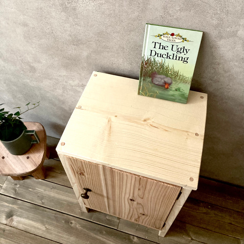 チェスト 扉 ソファーサイドテーブル かわいい 四つ脚 木製