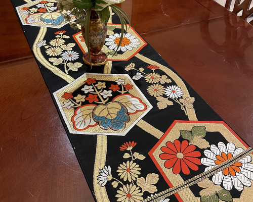 豪華刺繍の袋帯で作った正絹テーブルランナー 帯リメイク1667 テーブル