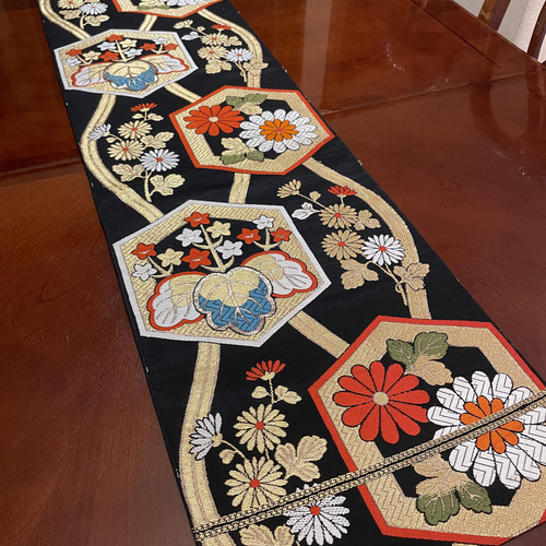 豪華刺繍の袋帯で作った正絹テーブルランナー 帯リメイク1667 テーブル