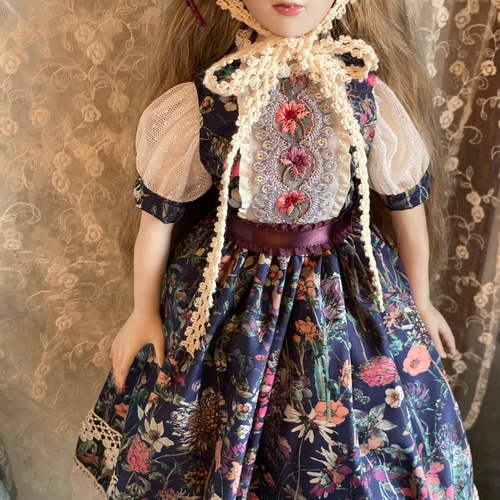 創作ビスクドール人形 黒地花柄のロングドレスの女の子 その他人形