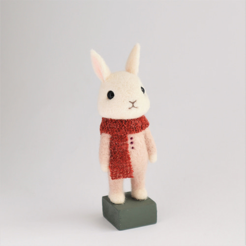 秋冬限定】羊毛フェルト人形 ウサギホワイト（赤マフラー） 羊毛