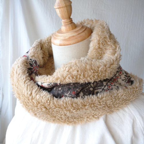 クロスデザインのコンパクトスヌード ＊ 北欧風snow柄ニット ブラウン