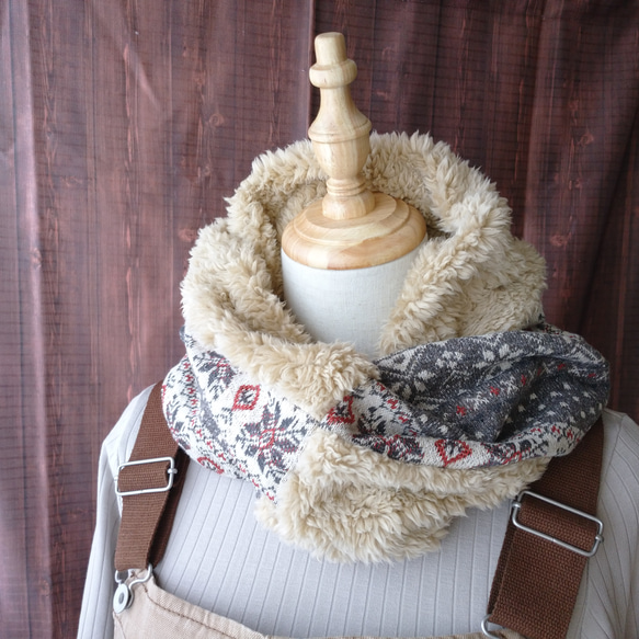 クロスデザインのコンパクトスヌード ＊ 北欧風snow柄ニット ブラウン