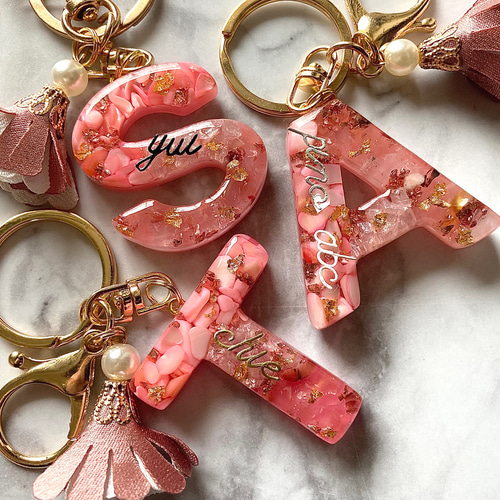 チェリークォーツ♡シェル♡金箔 レジンイニシャルキーホルダー