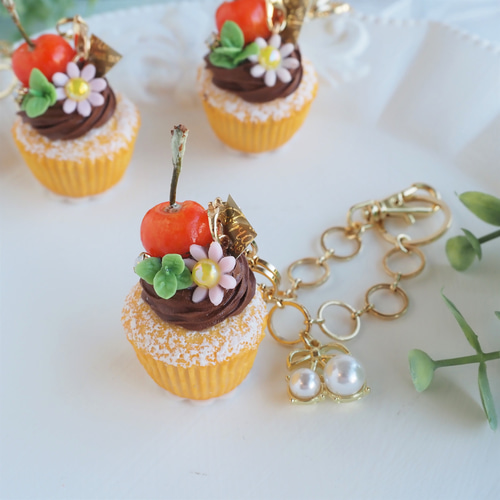 さくらんぼのチョコクリームカップケーキ・バッグチャーム バッグ