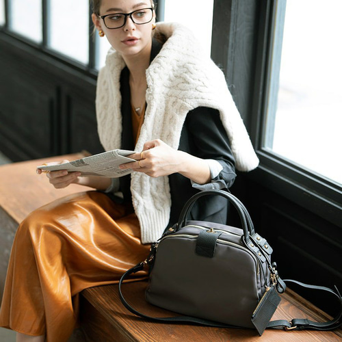 ナイロン 本革 ショルダーバッグ ゴールド金具 ブラック [loche-nylon