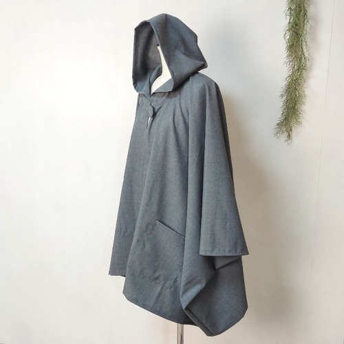 グレーのポンチョ ～ 良質生地 ケープ コート マント ジャケット
