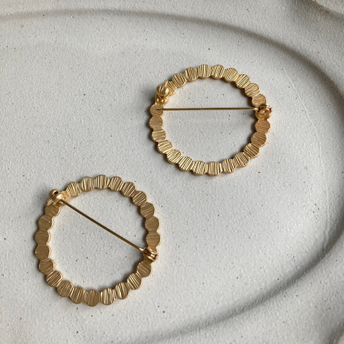 ブローチ サークルブローチ ゴールド タンバリン 卒業式 卒園式 入園式