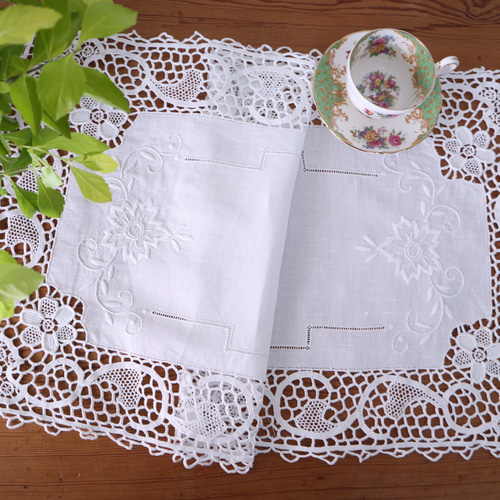ドイツの手仕事/細やかなニードルレースとお花のホワイトワーク 生地