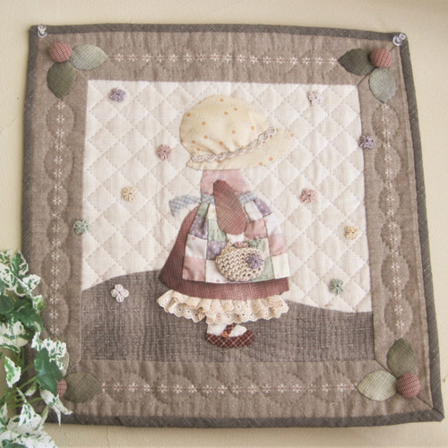 送料無料 パッチワークタペストリー完成品 スーちゃんのミニ